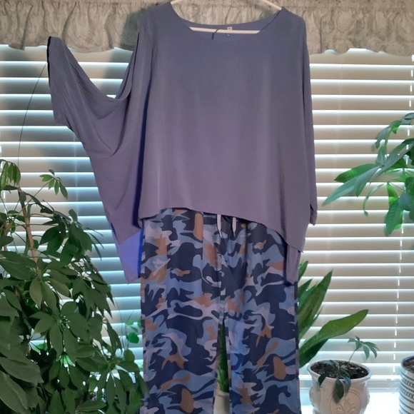 2 piece camo/casual pants and blouse NWOT - Picture 1 of 4
